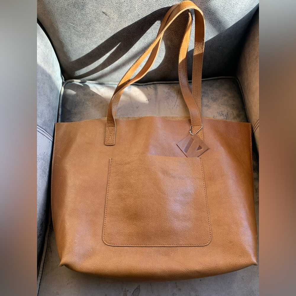 Vintrey Honest Goods Minimalist Leather Tote.